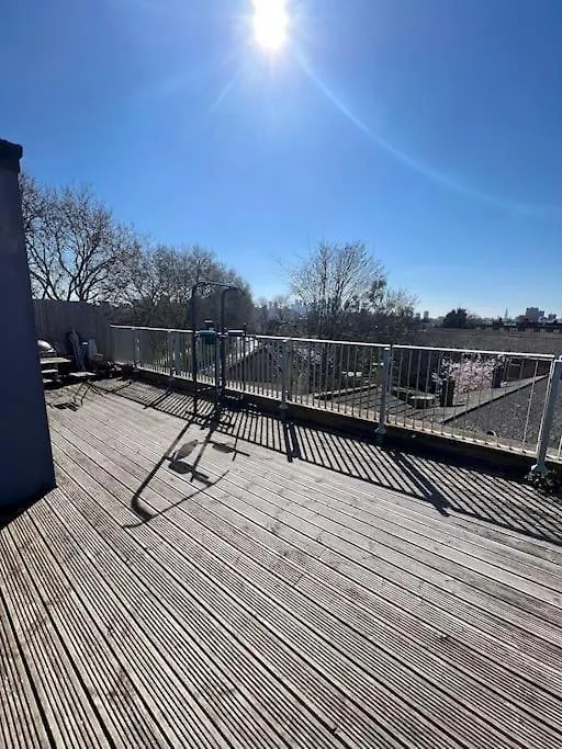 2Bed Flat With Great City Views contacts